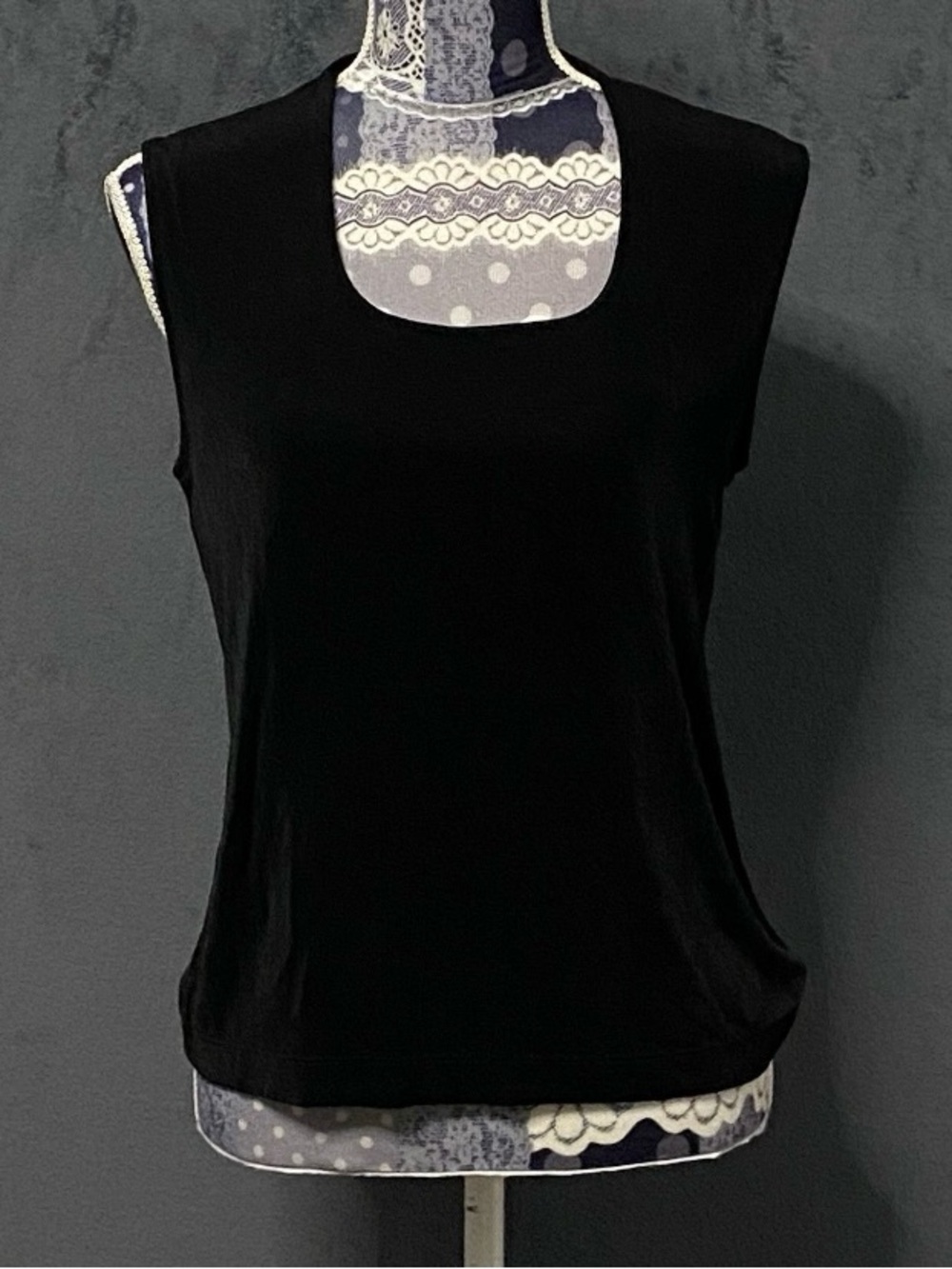 Chicos Travelers Sleeveless Top Womens 2 L Black Liquid Slinky Blouse Vacation